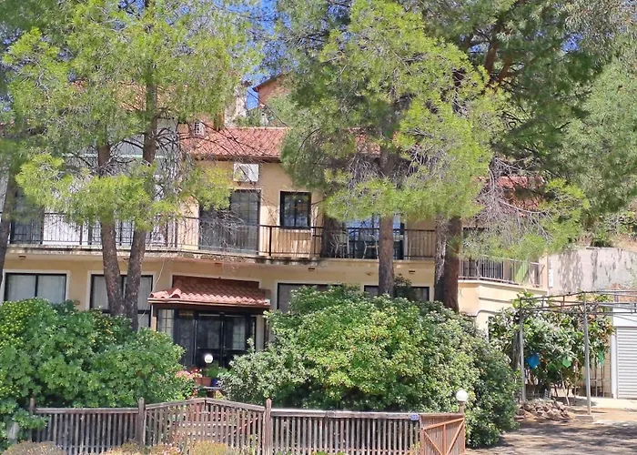 Апартаменты Calming Mountain View With Balcony & Free Parking Near Kakopetria Никосия