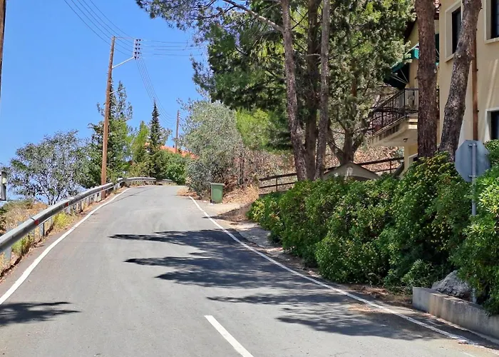 Апартаменти Calming Mountain View With Balcony & Free Parking Near Kakopetria Нікосія